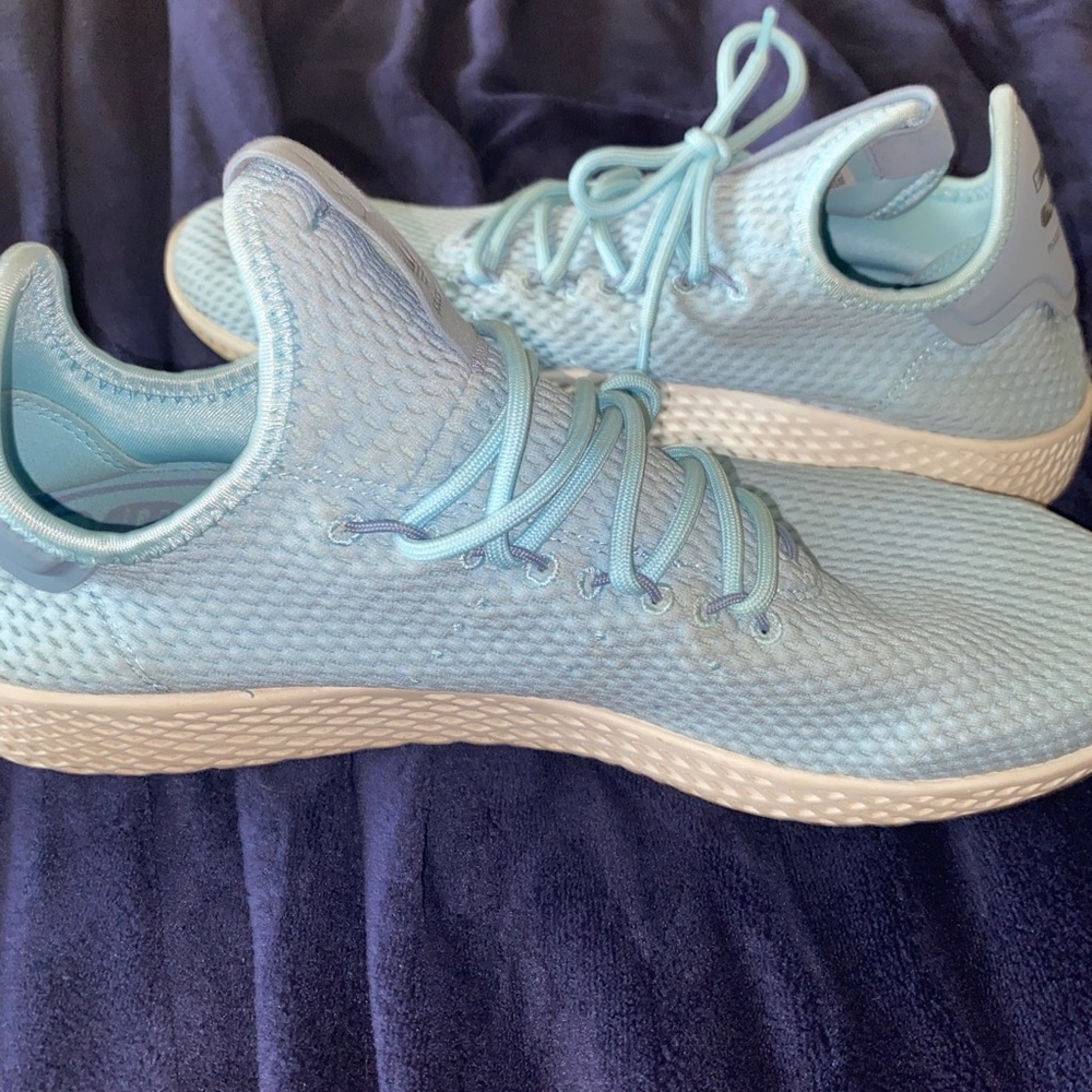 Mens size 11.5 Adidas Pharell Williams Tennis Hu Shoes